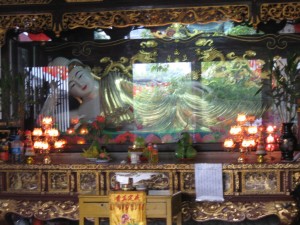 Liegende Guanyin in buddhistischen Tempel von Guangzhou